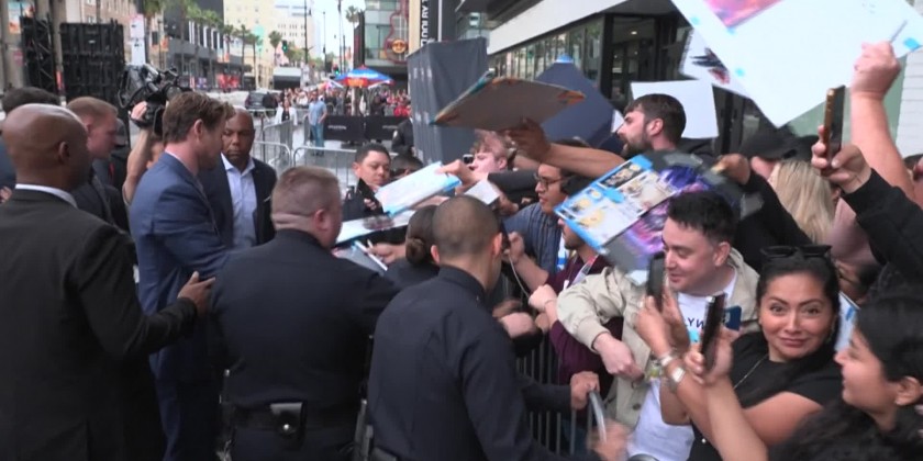 Australian actor Chris Hemsworth unveils star on Hollywood Boulevard ...